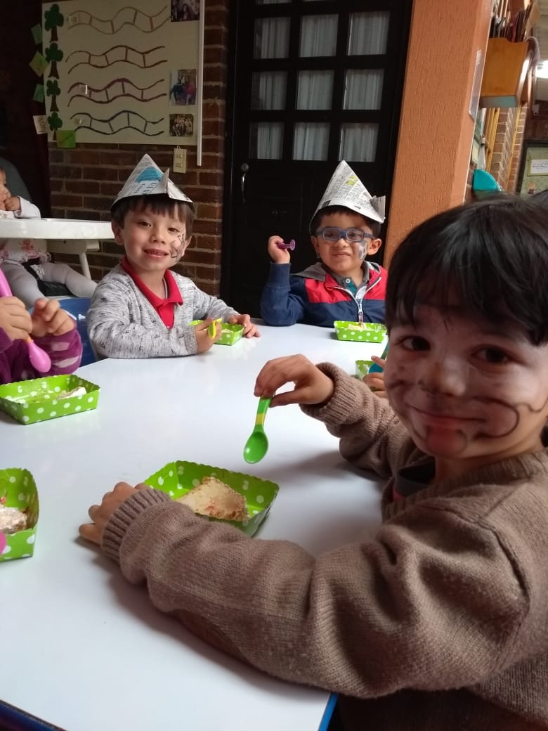Niños comiendo saludable